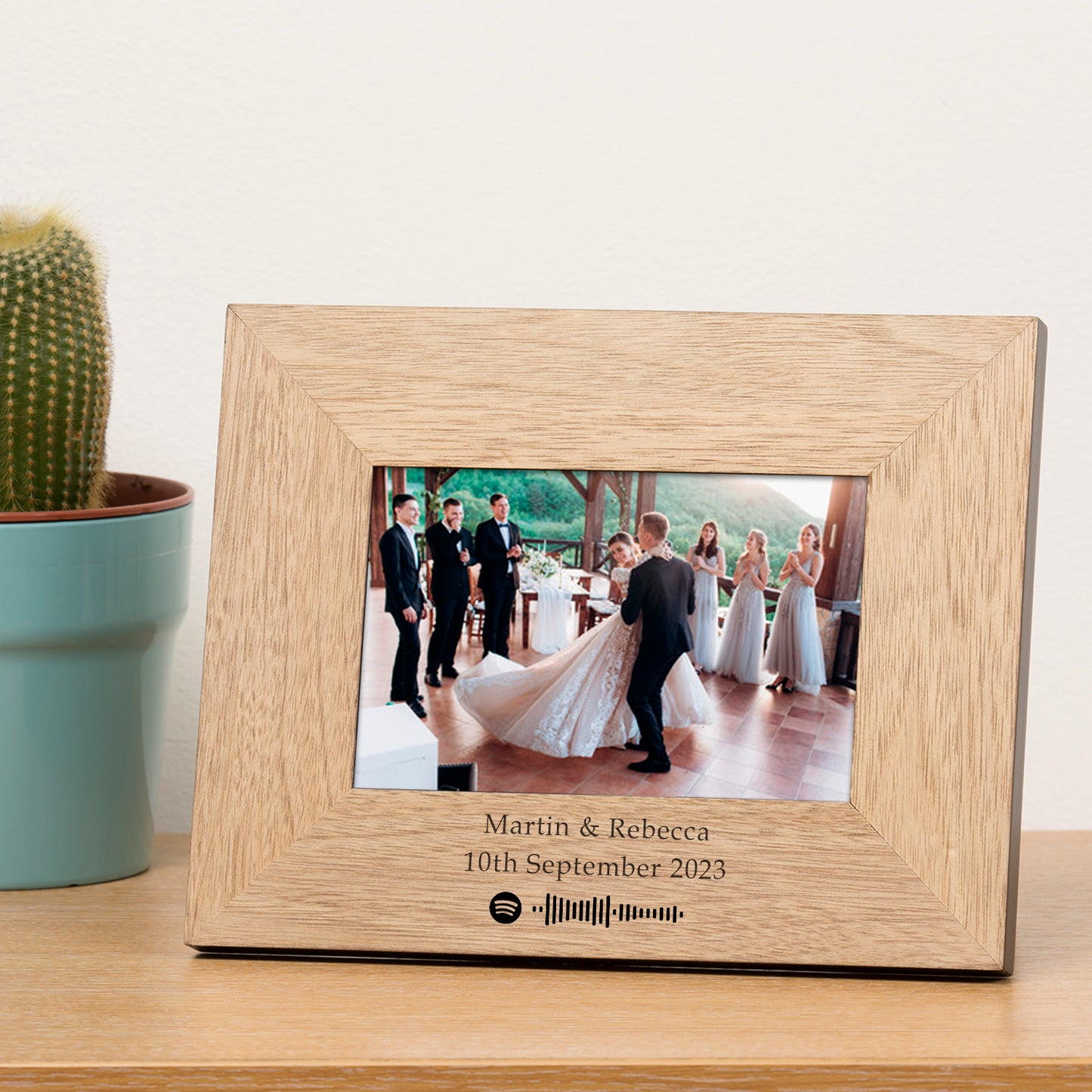 Favourite Song & Message Wooden Picture Frame with Spotify Code – Personalised Gift